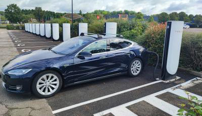 Tesla Model S 85D