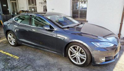 Tesla Model S 85d free supercharging